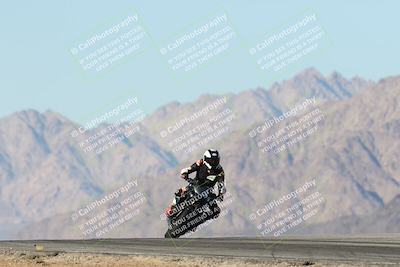 media/Dec-01-2025-Moto Forza (Mon) [[2daa91e15f]]/3-Beginner Group/Session 4 Turn 9/